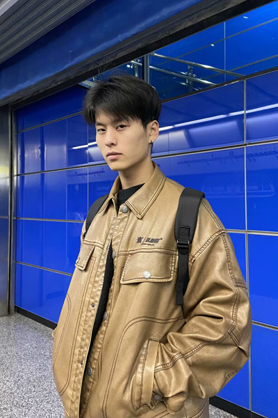 考取研究生优秀学生照片-夏震杰