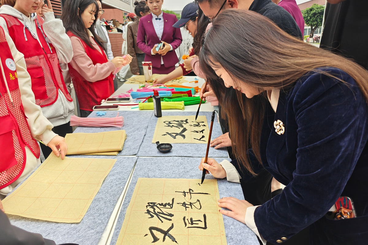 18555af2-e1f3-4c7f-b3c0-0db68cd9bed8